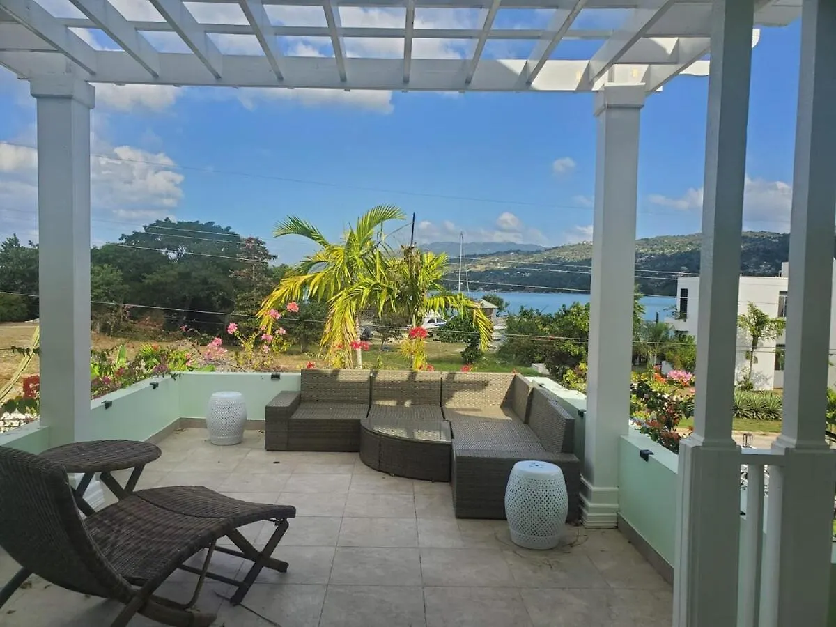 White House Beachside Villa - Ac And Walk To Shore ile iletişim